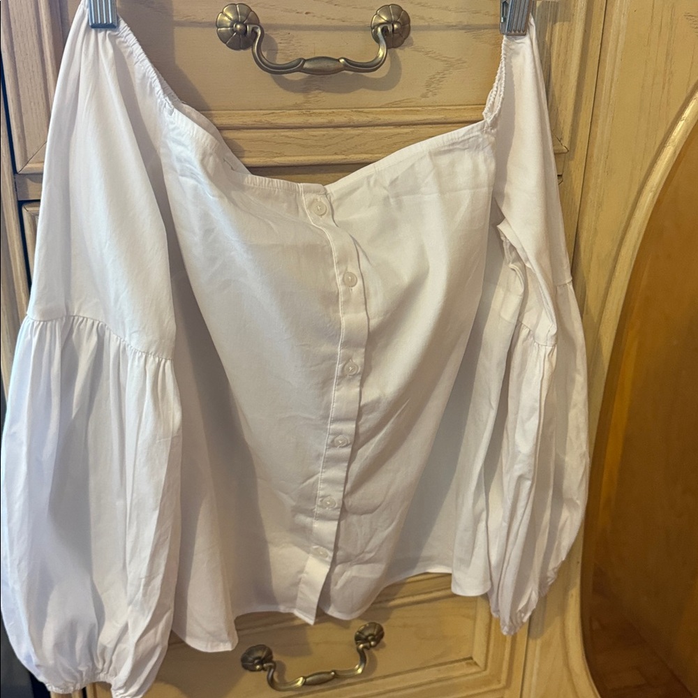 Express Off The Shoulder Blouse. - Picture 6 of 9